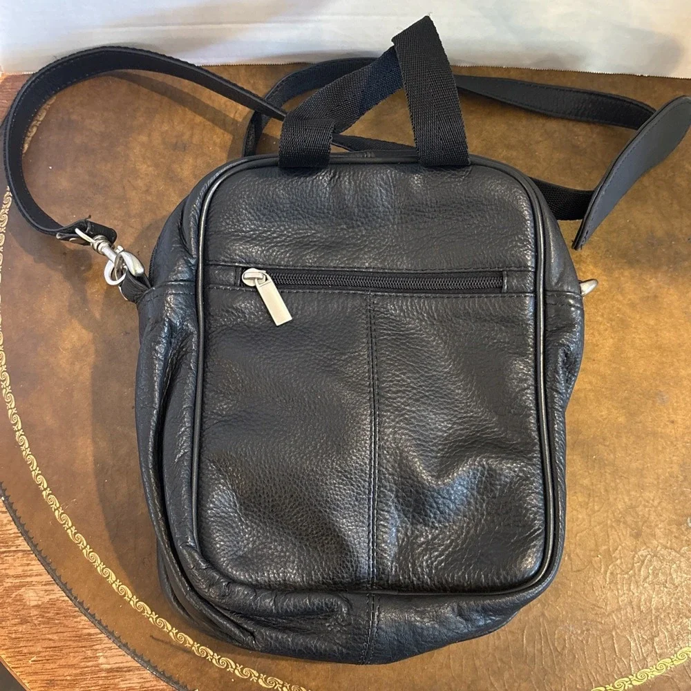 Vtg 80's Wilson's Leather Black Messenger Shoulder Bag Camera Vacation Travel